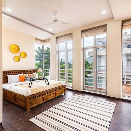 Sierra Skies By Stayvista - A Mountain-View Villa Featuring A Rooftop Swimming Pool, Jacuzzi, Turf, And A Gym For An Elevated Stay Lonavala Dış mekan fotoğraf