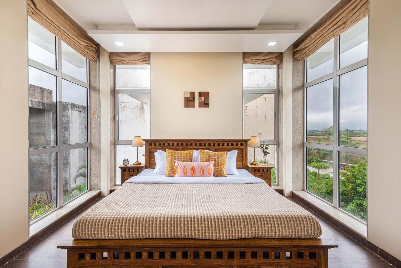 Sierra Skies By Stayvista - A Mountain-View Villa Featuring A Rooftop Swimming Pool, Jacuzzi, Turf, And A Gym For An Elevated Stay Lonavala Dış mekan fotoğraf