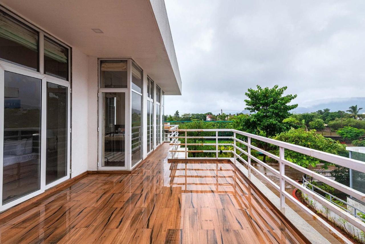Sierra Skies By Stayvista - A Mountain-View Villa Featuring A Rooftop Swimming Pool, Jacuzzi, Turf, And A Gym For An Elevated Stay Lonavala Dış mekan fotoğraf