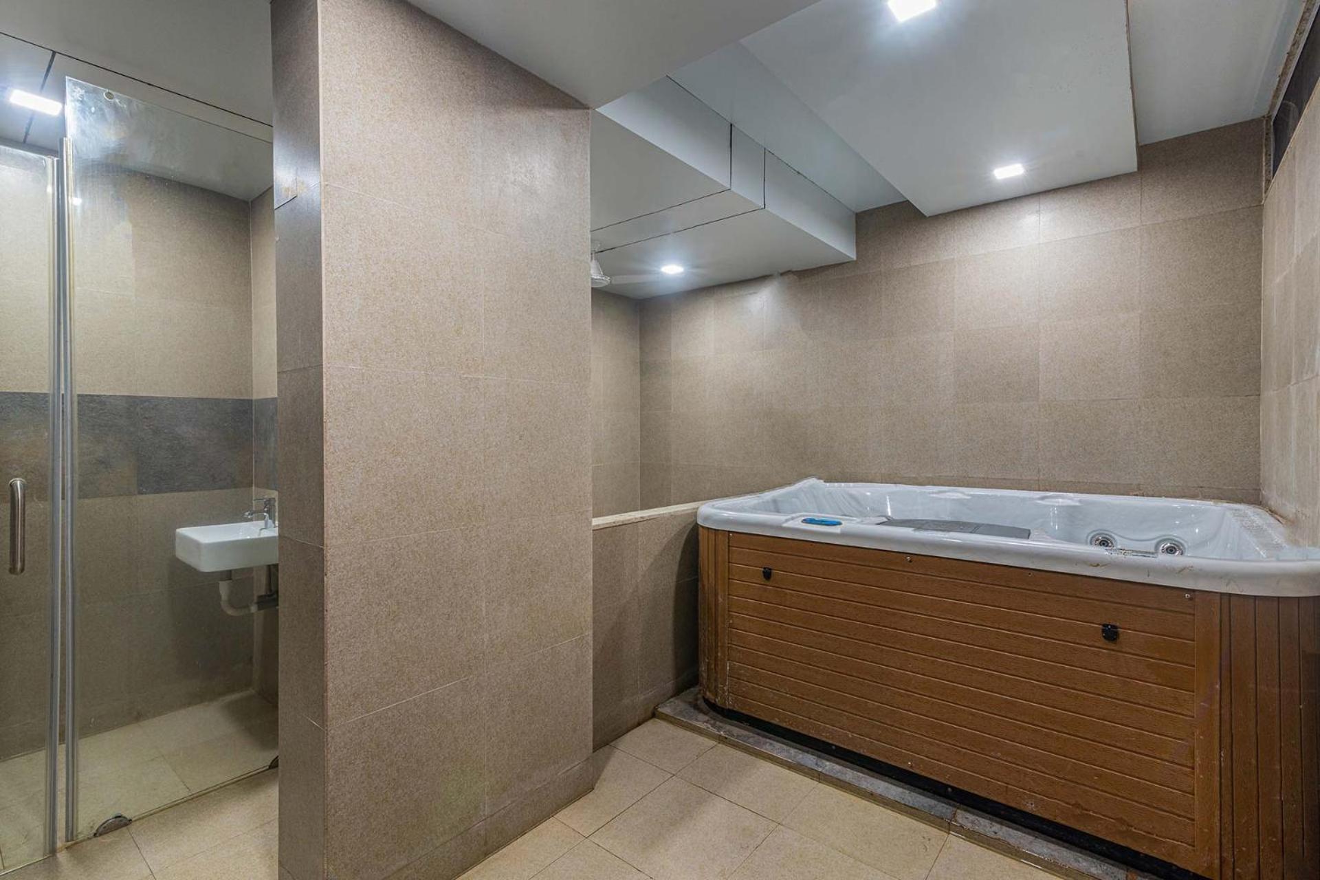 Sierra Skies By Stayvista - A Mountain-View Villa Featuring A Rooftop Swimming Pool, Jacuzzi, Turf, And A Gym For An Elevated Stay Lonavala Dış mekan fotoğraf