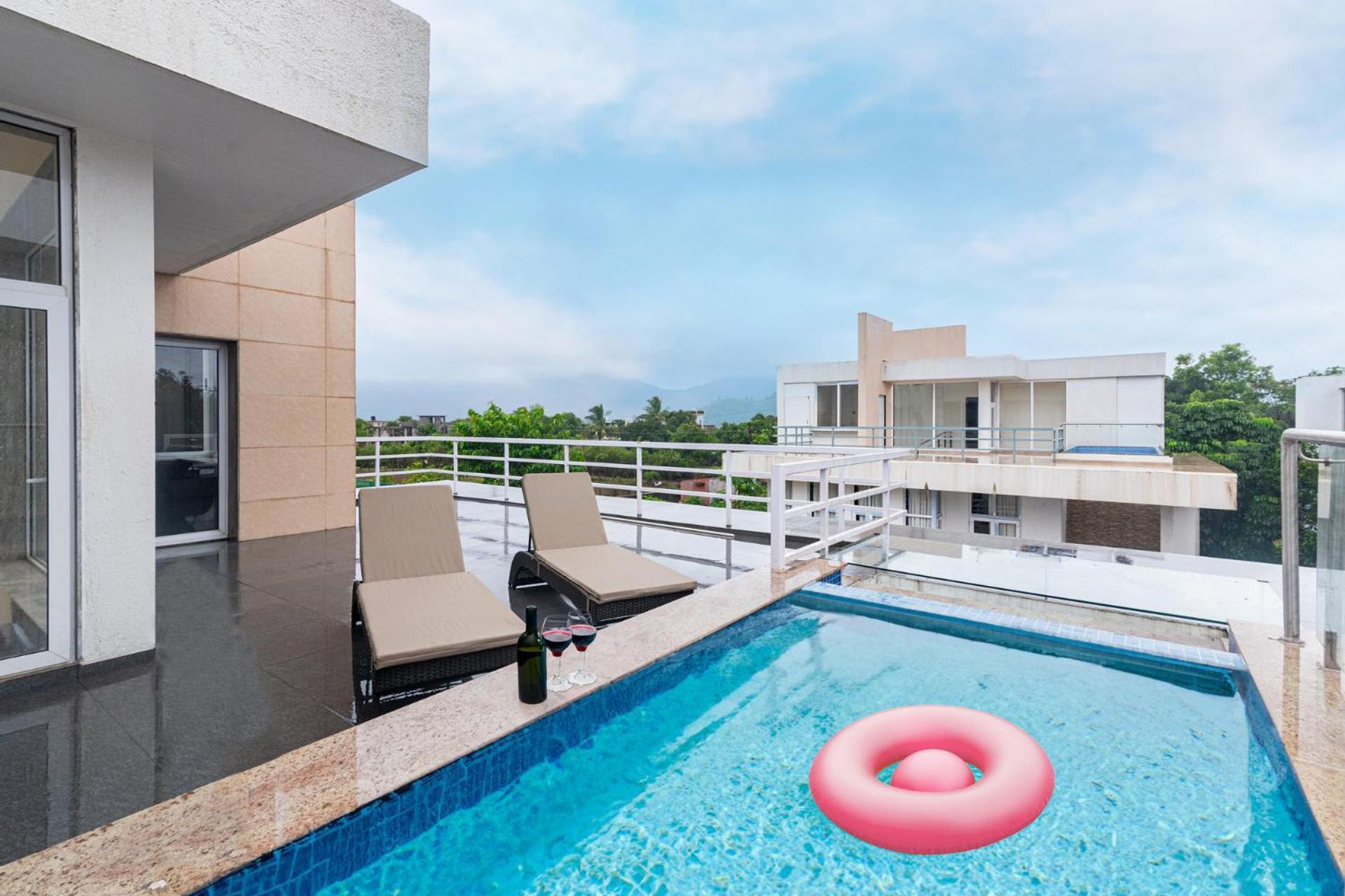 Sierra Skies By Stayvista - A Mountain-View Villa Featuring A Rooftop Swimming Pool, Jacuzzi, Turf, And A Gym For An Elevated Stay Lonavala Dış mekan fotoğraf